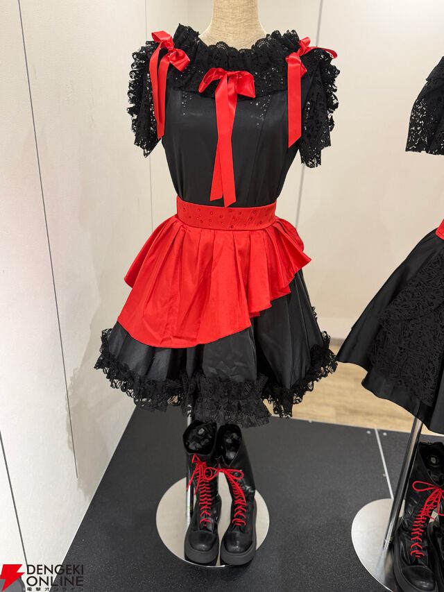 『アイドリープライド』広々した会場に並ぶ描き下ろし衣装パネル、ライブ衣装展示が壮観で眼福！ グッズ展示に物欲がそそられた“POP UP STORE～Stylish Choir～”フォトレポート【ことめぐのアイプラ日記#10】