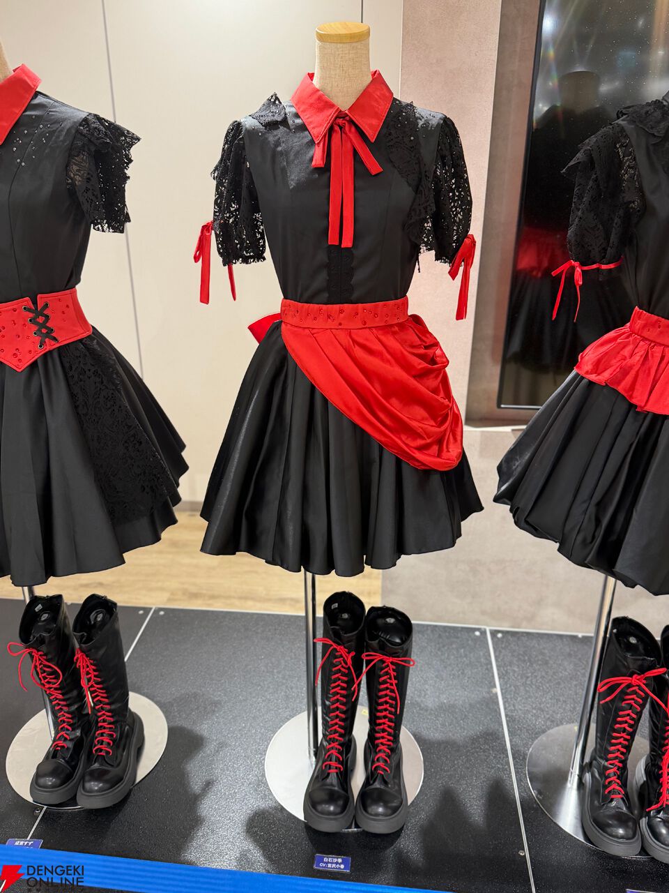 『アイドリープライド』広々した会場に並ぶ描き下ろし衣装パネル、ライブ衣装展示が壮観で眼福！ グッズ展示に物欲がそそられた“POP UP STORE～Stylish Choir～”フォトレポート【ことめぐのアイプラ日記#10】