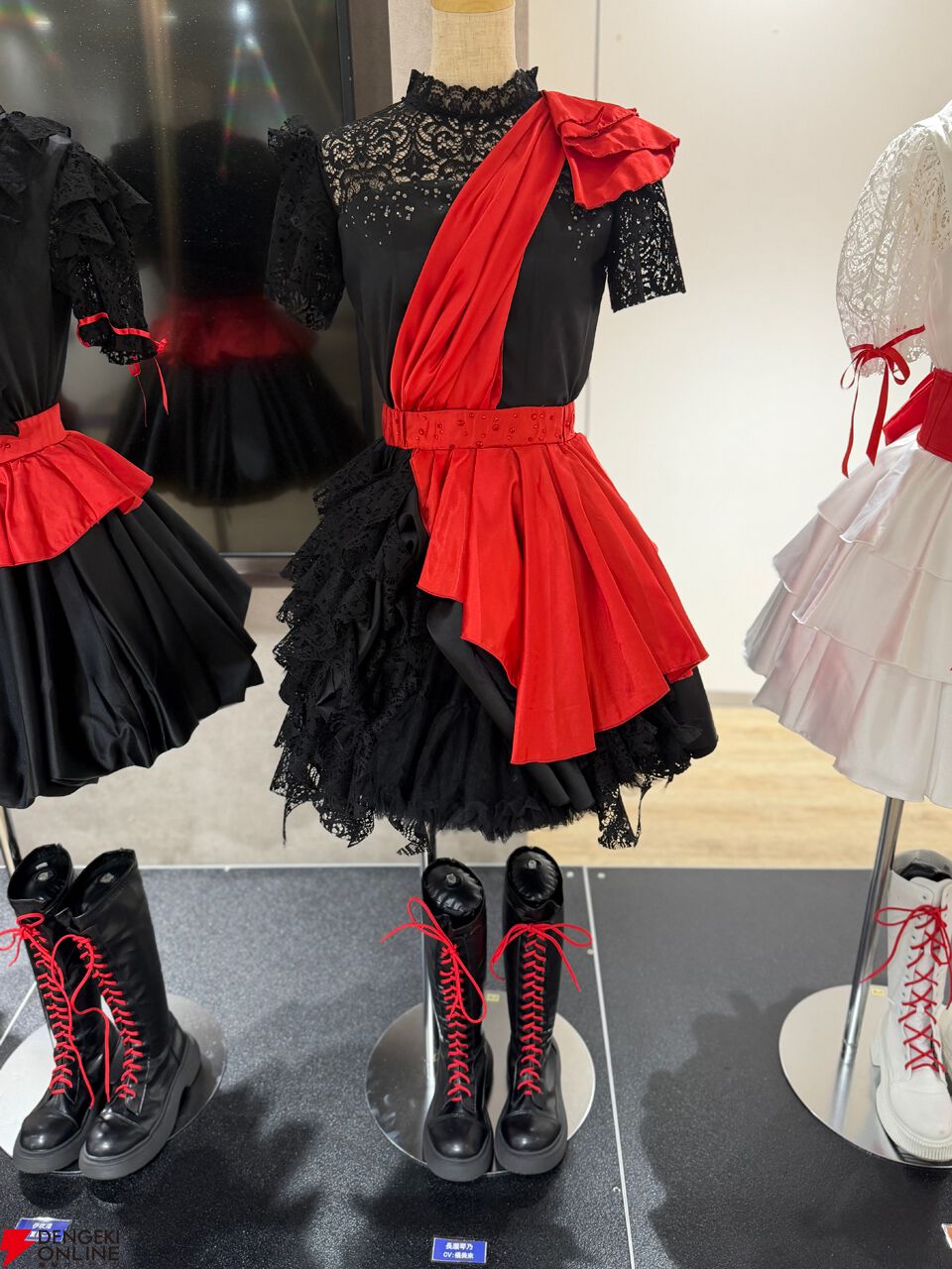 『アイドリープライド』広々した会場に並ぶ描き下ろし衣装パネル、ライブ衣装展示が壮観で眼福！ グッズ展示に物欲がそそられた“POP UP STORE～Stylish Choir～”フォトレポート【ことめぐのアイプラ日記#10】