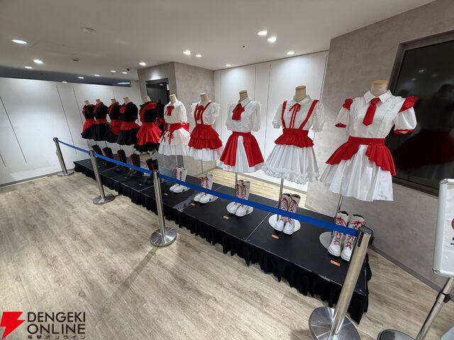 『アイドリープライド』広々した会場に並ぶ描き下ろし衣装パネル、ライブ衣装展示が壮観で眼福！ グッズ展示に物欲がそそられた“POP UP STORE～Stylish Choir～”フォトレポート【ことめぐのアイプラ日記#10】