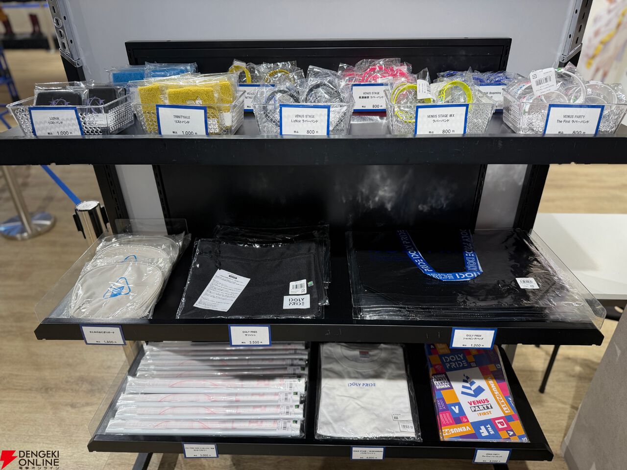 『アイドリープライド』広々した会場に並ぶ描き下ろし衣装パネル、ライブ衣装展示が壮観で眼福！ グッズ展示に物欲がそそられた“POP UP STORE～Stylish Choir～”フォトレポート【ことめぐのアイプラ日記#10】