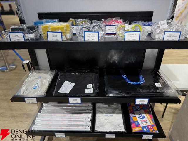 『アイドリープライド』広々した会場に並ぶ描き下ろし衣装パネル、ライブ衣装展示が壮観で眼福！ グッズ展示に物欲がそそられた“POP UP STORE～Stylish Choir～”フォトレポート【ことめぐのアイプラ日記#10】