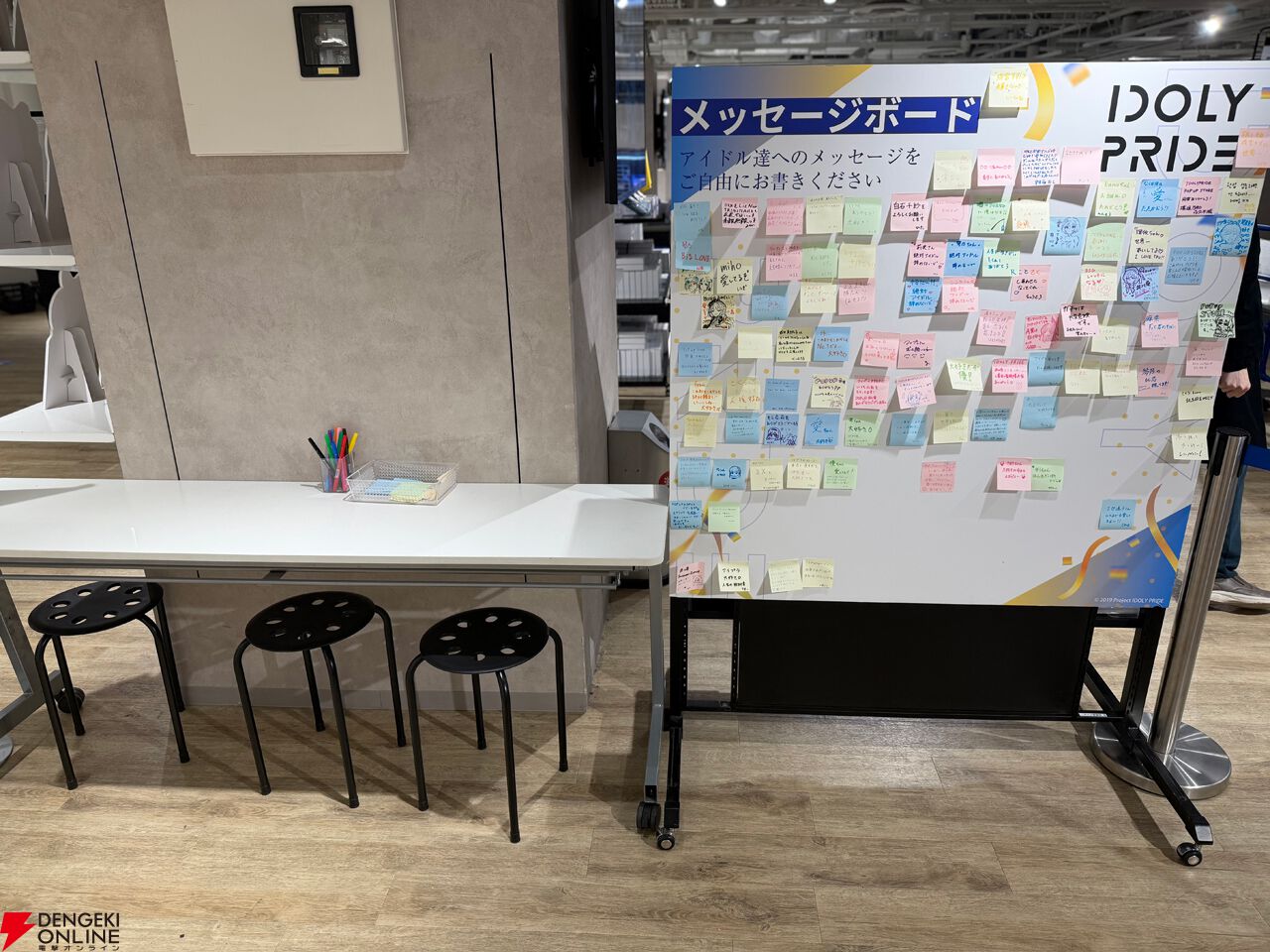 『アイドリープライド』広々した会場に並ぶ描き下ろし衣装パネル、ライブ衣装展示が壮観で眼福！ グッズ展示に物欲がそそられた“POP UP STORE～Stylish Choir～”フォトレポート【ことめぐのアイプラ日記#10】