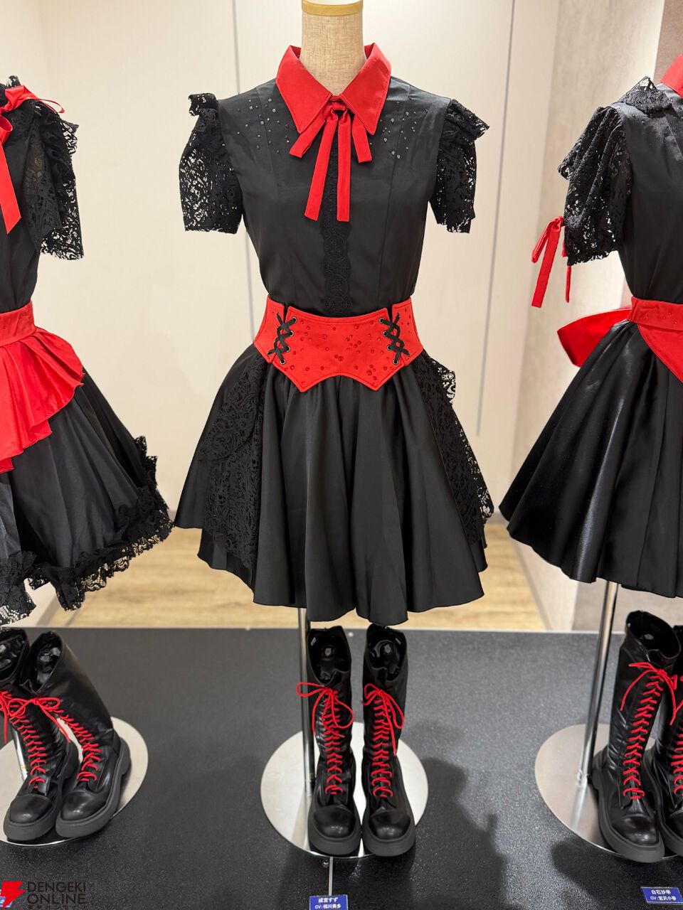 『アイドリープライド』広々した会場に並ぶ描き下ろし衣装パネル、ライブ衣装展示が壮観で眼福！ グッズ展示に物欲がそそられた“POP UP STORE～Stylish Choir～”フォトレポート【ことめぐのアイプラ日記#10】