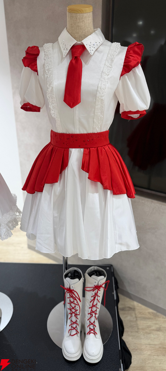 『アイドリープライド』広々した会場に並ぶ描き下ろし衣装パネル、ライブ衣装展示が壮観で眼福！ グッズ展示に物欲がそそられた“POP UP STORE～Stylish Choir～”フォトレポート【ことめぐのアイプラ日記#10】