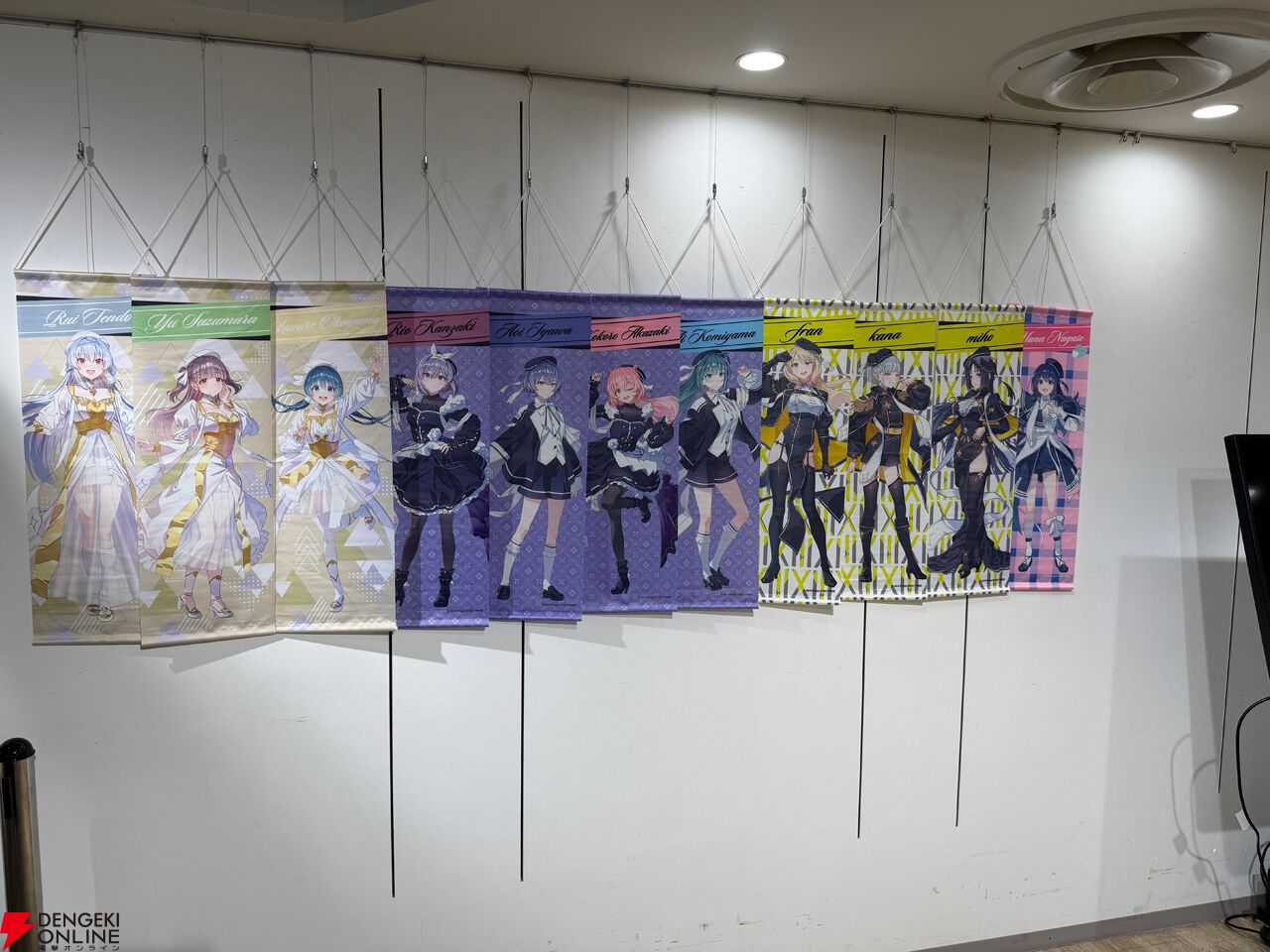 『アイドリープライド』広々した会場に並ぶ描き下ろし衣装パネル、ライブ衣装展示が壮観で眼福！ グッズ展示に物欲がそそられた“POP UP STORE～Stylish Choir～”フォトレポート【ことめぐのアイプラ日記#10】