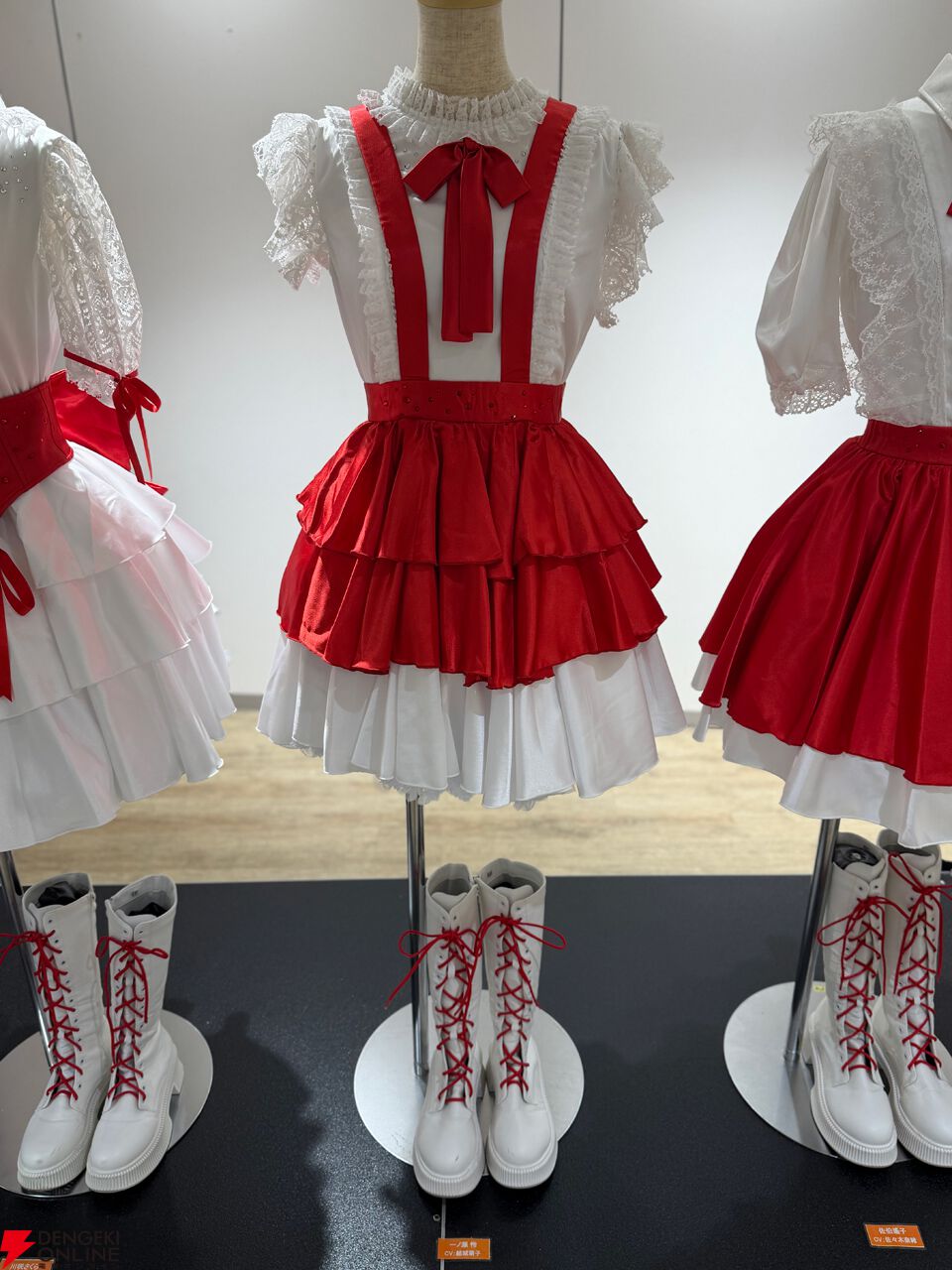 『アイドリープライド』広々した会場に並ぶ描き下ろし衣装パネル、ライブ衣装展示が壮観で眼福！ グッズ展示に物欲がそそられた“POP UP STORE～Stylish Choir～”フォトレポート【ことめぐのアイプラ日記#10】