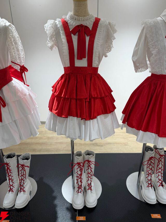 『アイドリープライド』広々した会場に並ぶ描き下ろし衣装パネル、ライブ衣装展示が壮観で眼福！ グッズ展示に物欲がそそられた“POP UP STORE～Stylish Choir～”フォトレポート【ことめぐのアイプラ日記#10】