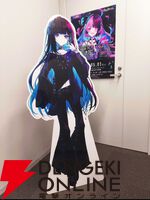 23日に『配信少女ノ裏垢迷宮』灯野ネオン役・有世華望のサイン入りチェキお渡し会を開催！【BitSummit PUNCH：ジー・モードブース】