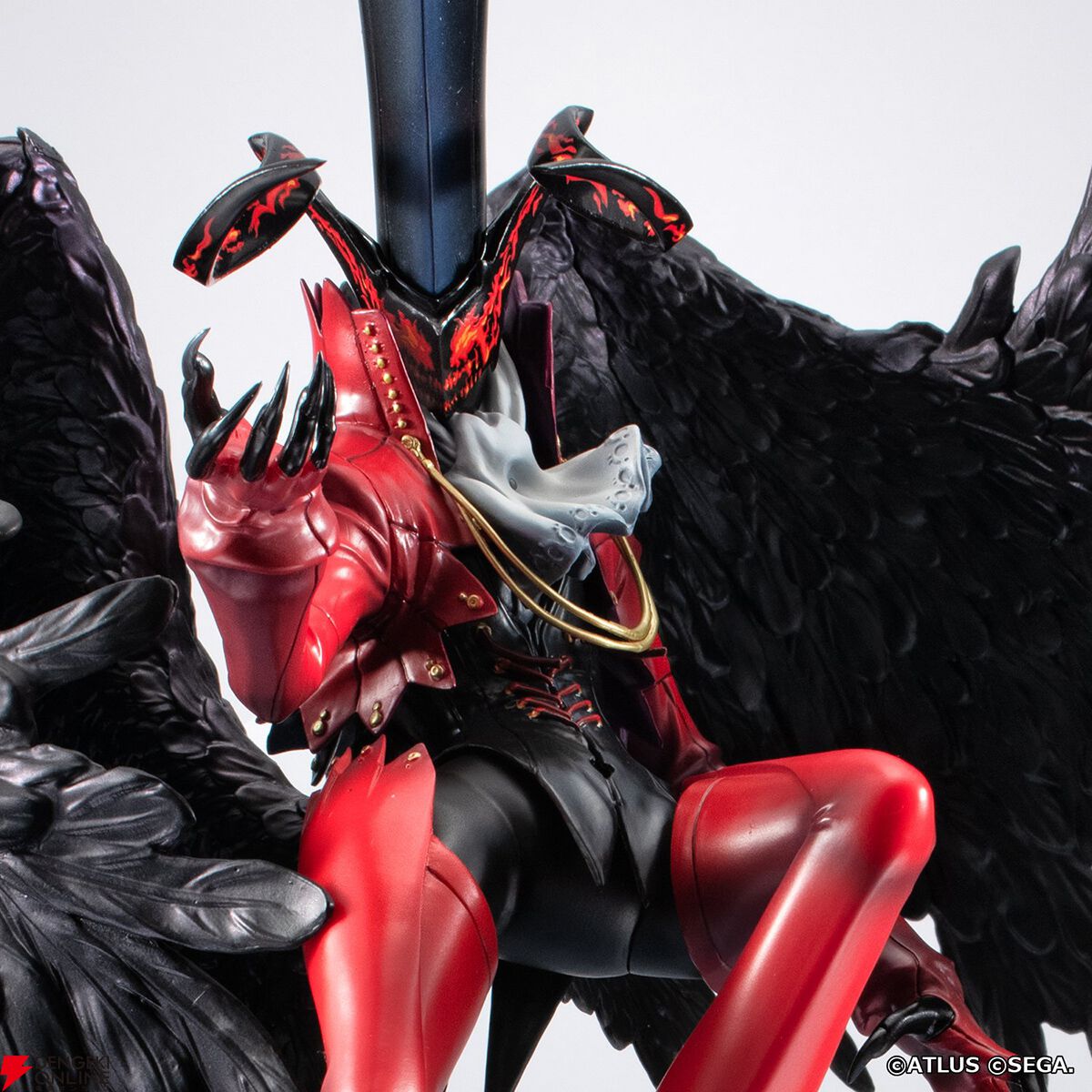 ペルソナ5 アルセーヌ Anniversary Edition 開封品 ペルソナ5』アルセーヌの大迫力フィギュアがクリア台座の特別仕様で