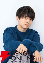 『朱⾊の仮⾯』
