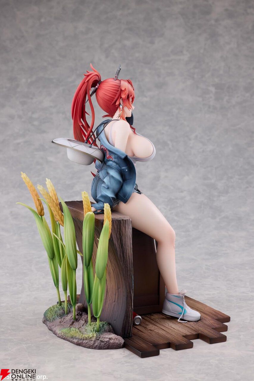 『勝利の女神：NIKKE』フィギュア“レッドフード：レトロデイズ”は再現された台座も見どころ。タペストリー付きの豪華版も予約受付中