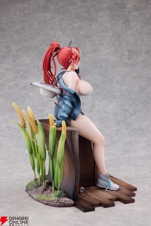 『勝利の女神：NIKKE』フィギュア“レッドフード：レトロデイズ”は再現された台座も見どころ。タペストリー付きの豪華版も予約受付中