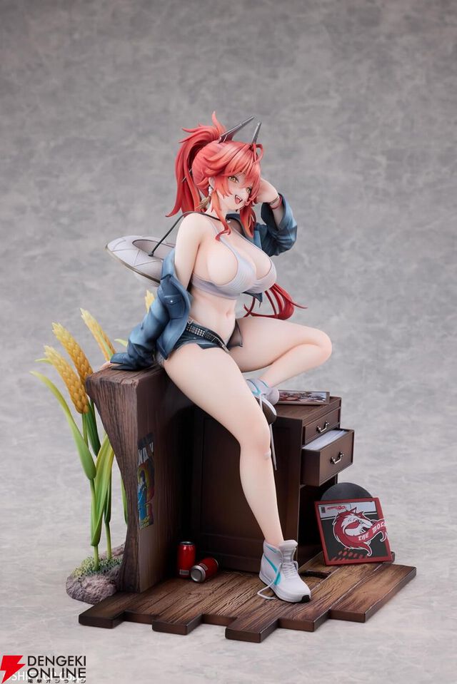 『勝利の女神：NIKKE』フィギュア“レッドフード：レトロデイズ”は再現された台座も見どころ。タペストリー付きの豪華版も予約受付中