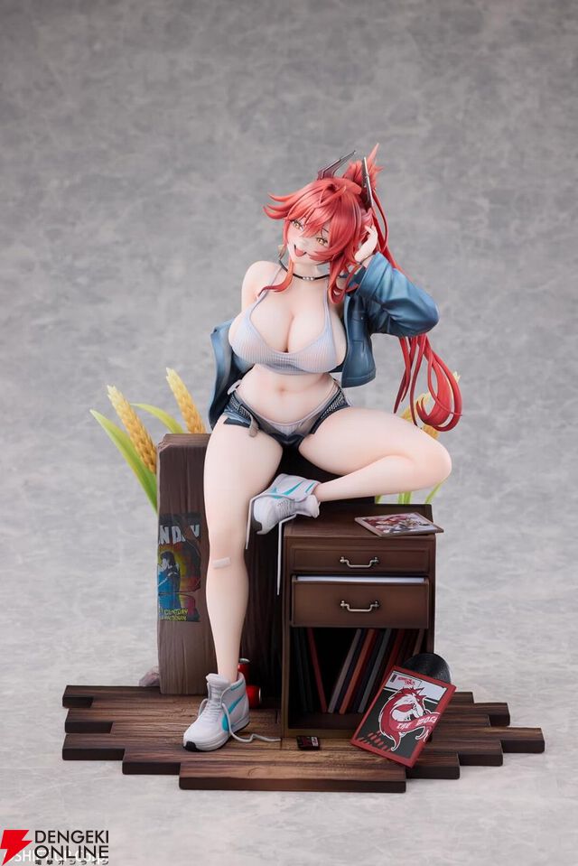『勝利の女神：NIKKE』フィギュア“レッドフード：レトロデイズ”は再現された台座も見どころ。タペストリー付きの豪華版も予約受付中