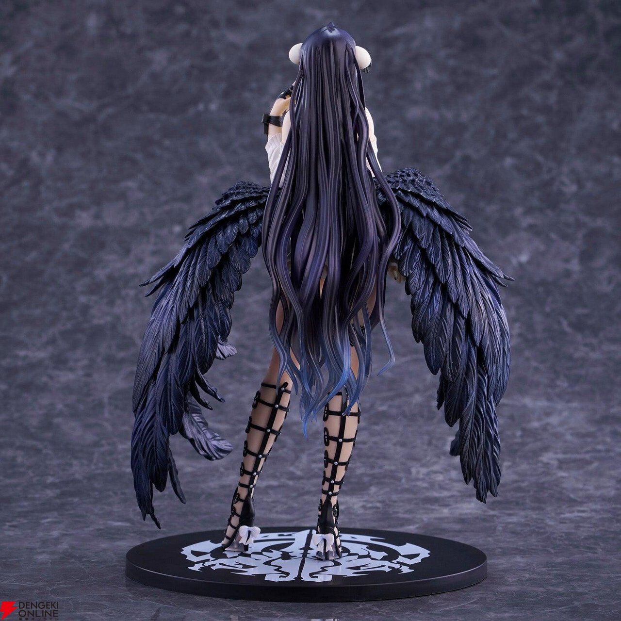 『オーバーロード』私服姿のアルベドのフィギュアが約40％オフ。台座へのギルドマーク印刷などが行われた限定カラー版【楽天スーパーセール】