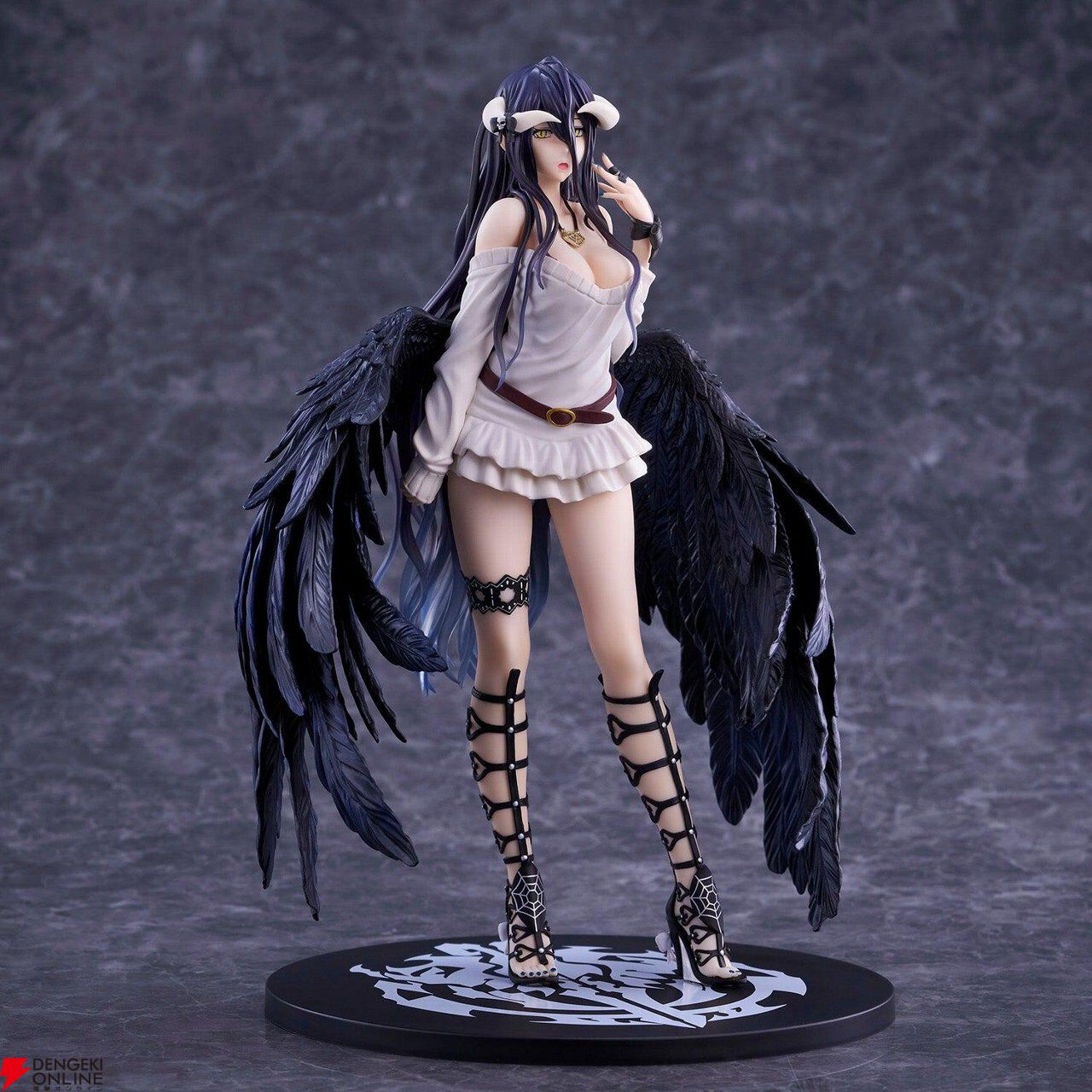 『オーバーロード』私服姿のアルベドのフィギュアが約40％オフ。台座へのギルドマーク印刷などが行われた限定カラー版【楽天スーパーセール】