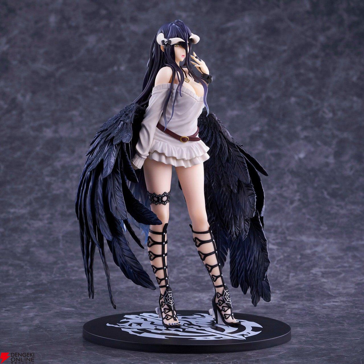 『オーバーロード』私服姿のアルベドのフィギュアが約40％オフ。台座へのギルドマーク印刷などが行われた限定カラー版【楽天スーパーセール】