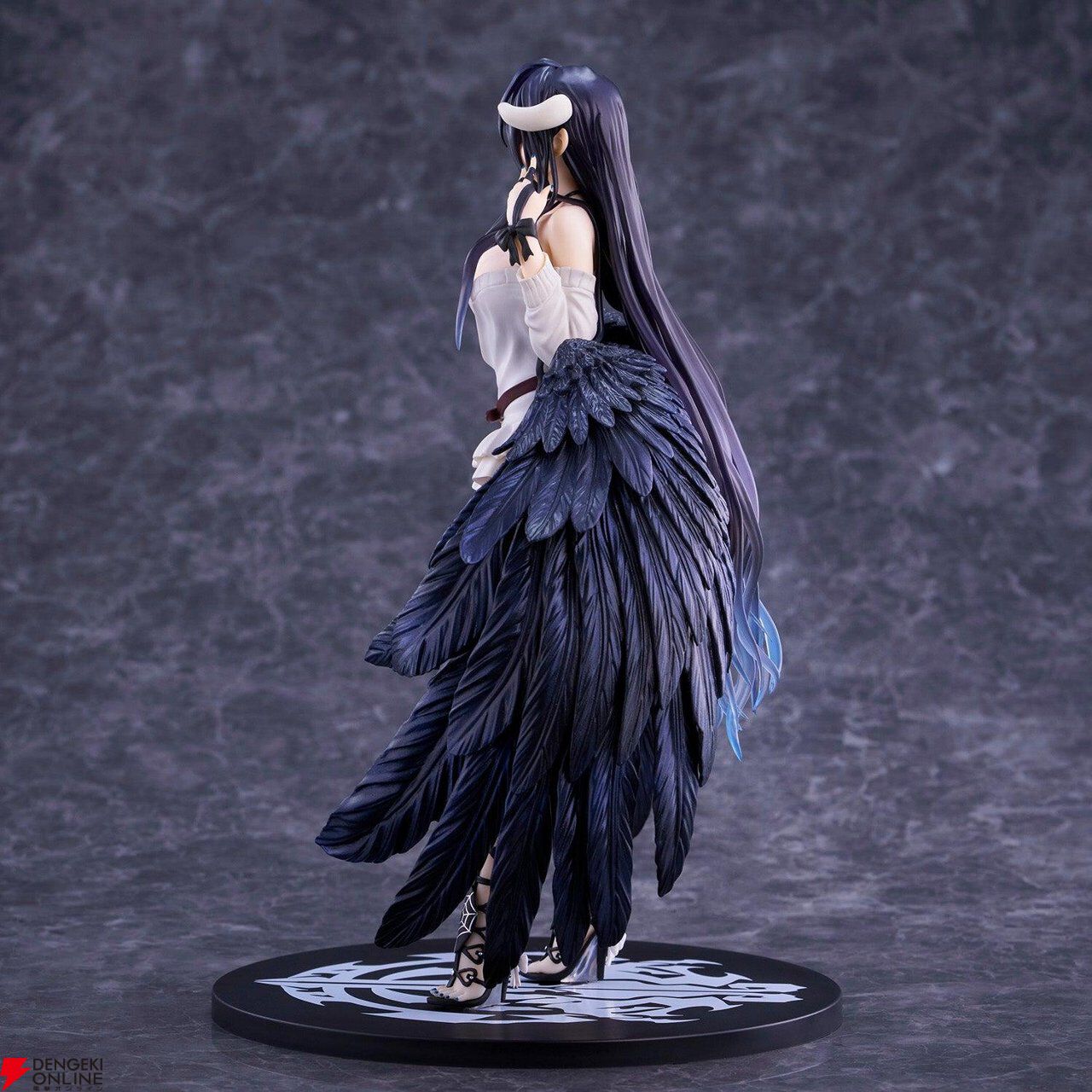 『オーバーロード』私服姿のアルベドのフィギュアが約40％オフ。台座へのギルドマーク印刷などが行われた限定カラー版【楽天スーパーセール】