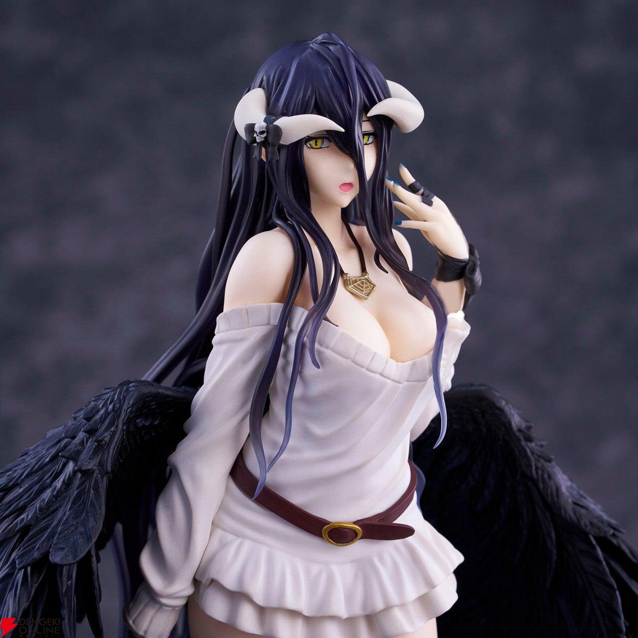 『オーバーロード』私服姿のアルベドのフィギュアが約40％オフ。台座へのギルドマーク印刷などが行われた限定カラー版【楽天スーパーセール】