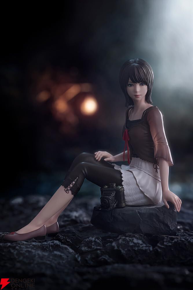 『零 紅い蝶』天倉 澪＆繭のフィギュアはキービジュアルをイメージ。発光する紅い蝶や射影機も付属