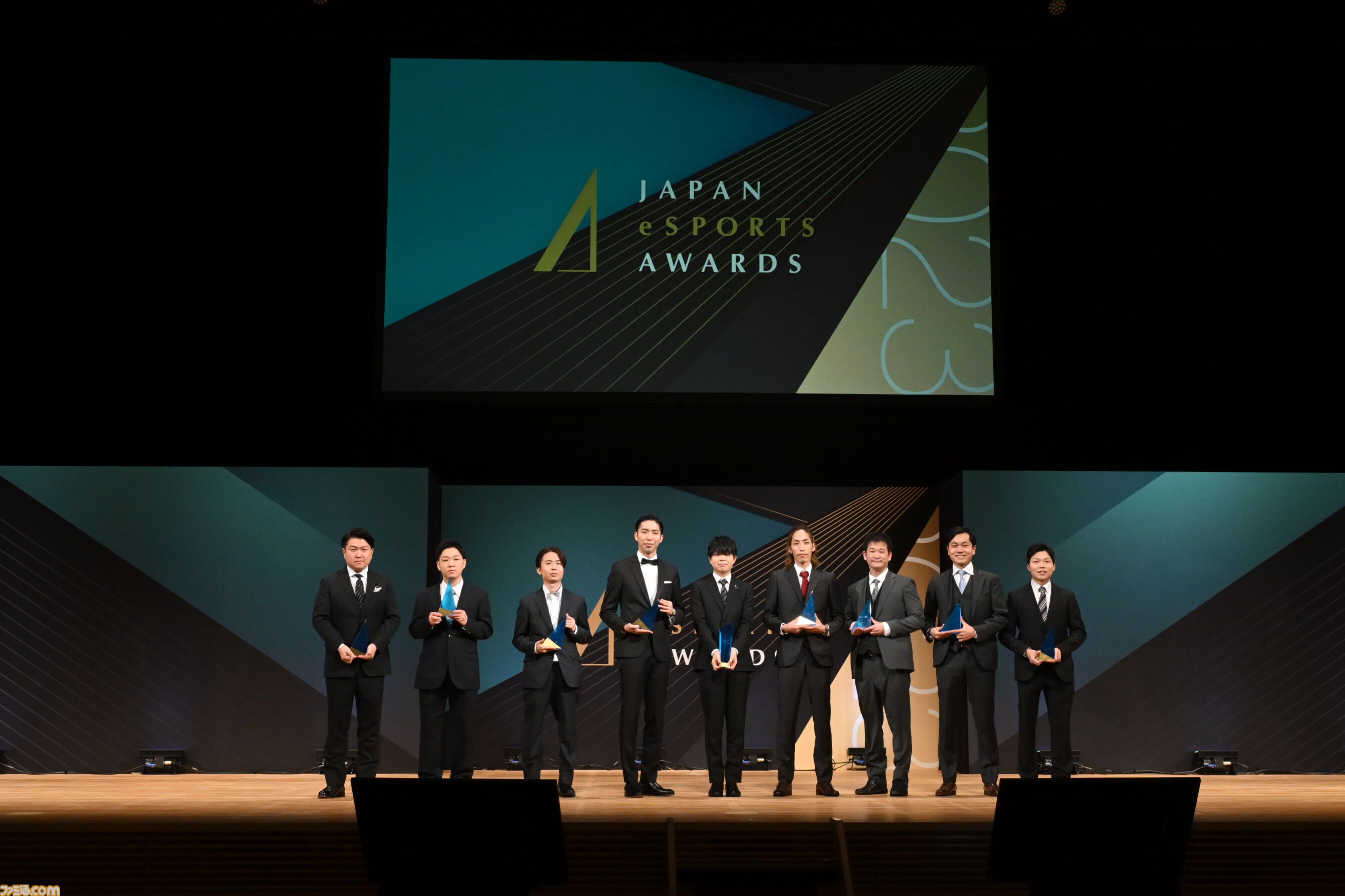 eスポーツ市場規模は3年で倍の規模に。チケット代以上の価値を感じるファンたちに見る、価値観の変化と「すでに盛り上がっている」という事実