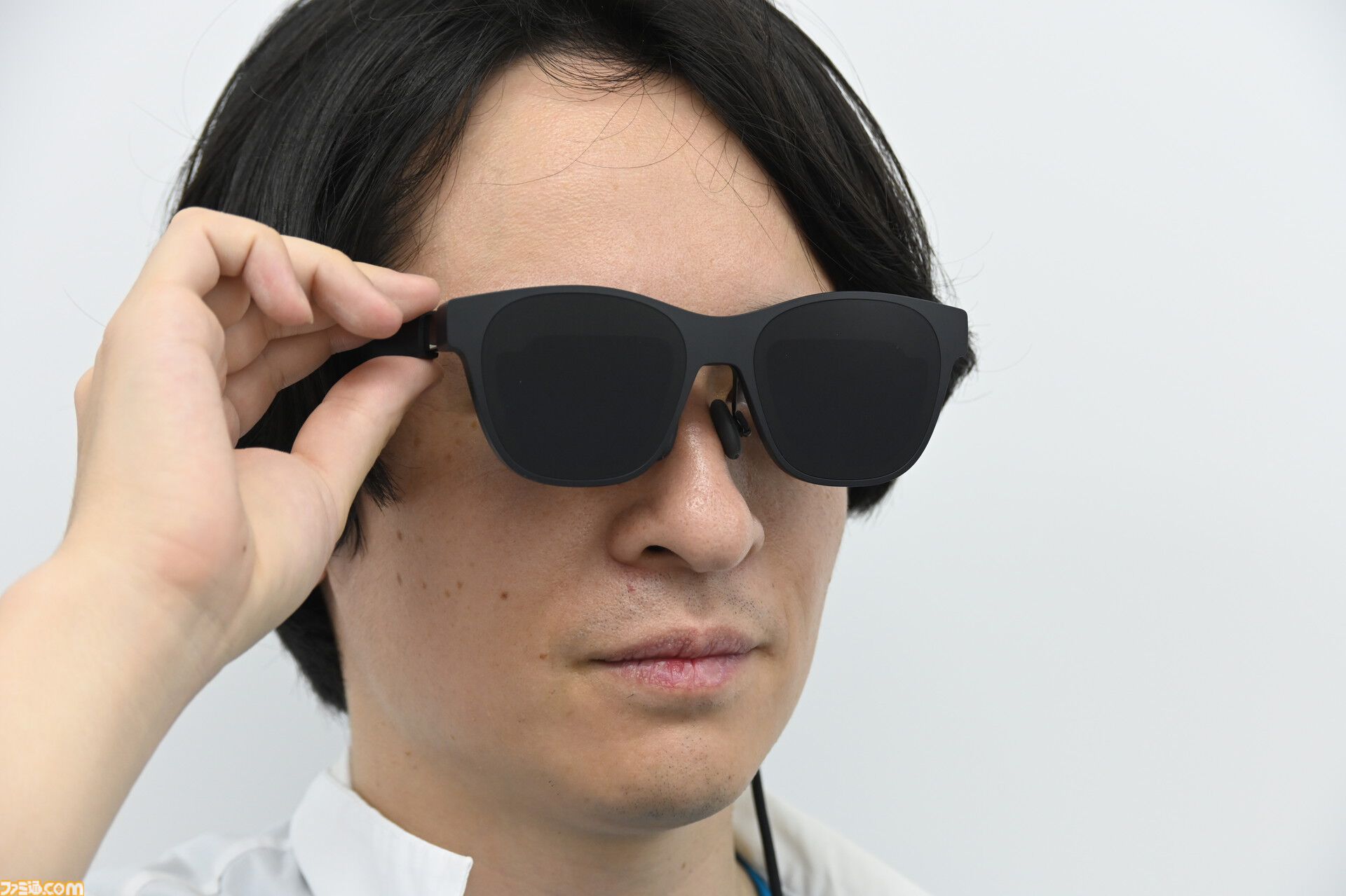 空間コンピューティングや3Dビデオを楽しめる最新ARグラスがこの価格