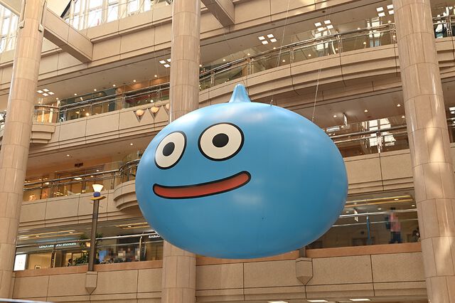 巨大スライムが横浜に出現！ はぐれメタルがパンケーキに!? “ドラゴンクエストカーニバル in 横浜・みなとみらい”真夏の大冒険をリポート