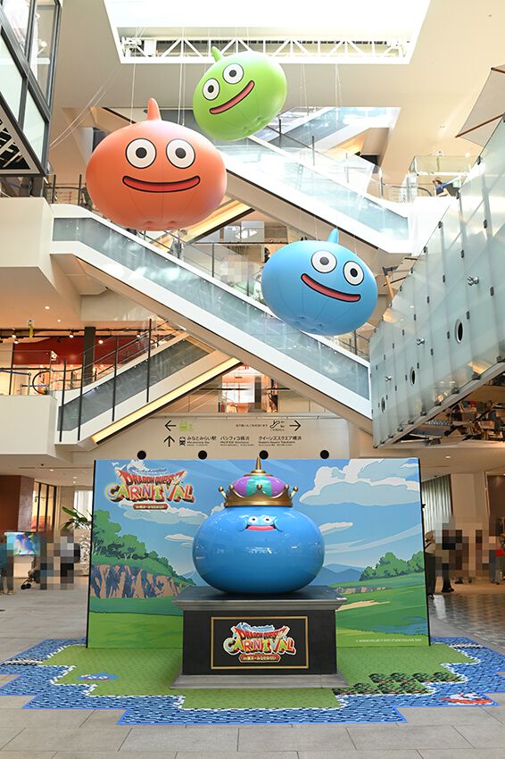 巨大スライムが横浜に出現！ はぐれメタルがパンケーキに!? “ドラゴンクエストカーニバル in 横浜・みなとみらい”真夏の大冒険をリポート