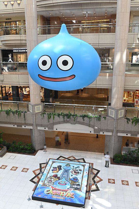 巨大スライムが横浜に出現！ はぐれメタルがパンケーキに!? “ドラゴンクエストカーニバル in 横浜・みなとみらい”真夏の大冒険をリポート