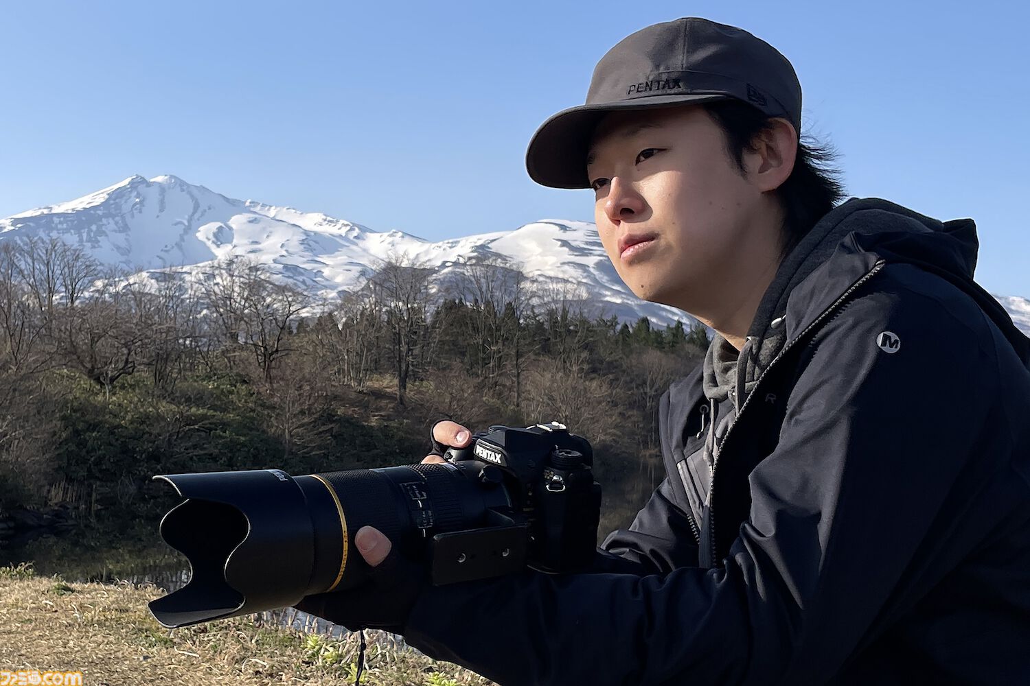 『FF14』インゲー『FF14』インゲームフォトコンテスト開催。PENTAXとの共同開催でテーマは“冒険でみつけた光景”。入賞15作品は展示会にて掲載。また、応募者から抽選でゲーム内アイテムのプレゼントもムフォトコンテスト開催。テーマは“冒険でみつけた光景”。入賞者15名にはゲームで使えるアイテム3種セット贈呈。PENTAXとの共同開催