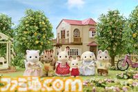 『シルバニアファミリー キラキラくじ』ファミリーマートにて8月10日より発売。ハンバーガーやアイスクリーム風衣装の赤ちゃんがかわいすぎる