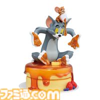 『トムとジェリー』新作一番くじが本日（8/3）発売。トムの顔のフライパン、ワッフルみたいに潰されたジェリーのラグマットなどトムジェリらしいアイテムが用意