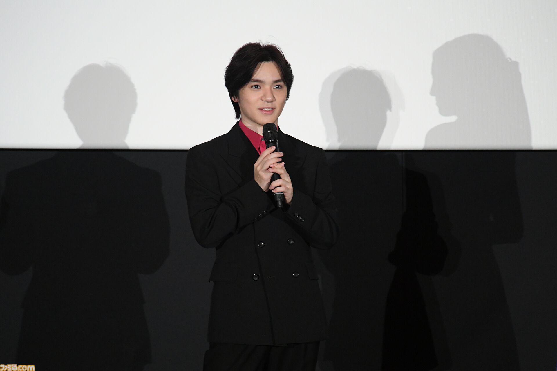 『ワンピース・オン・アイス』宇野昌磨さんとゲーマー4人がきゃっきゃする記事。殴る蹴るには物理法則が邪魔