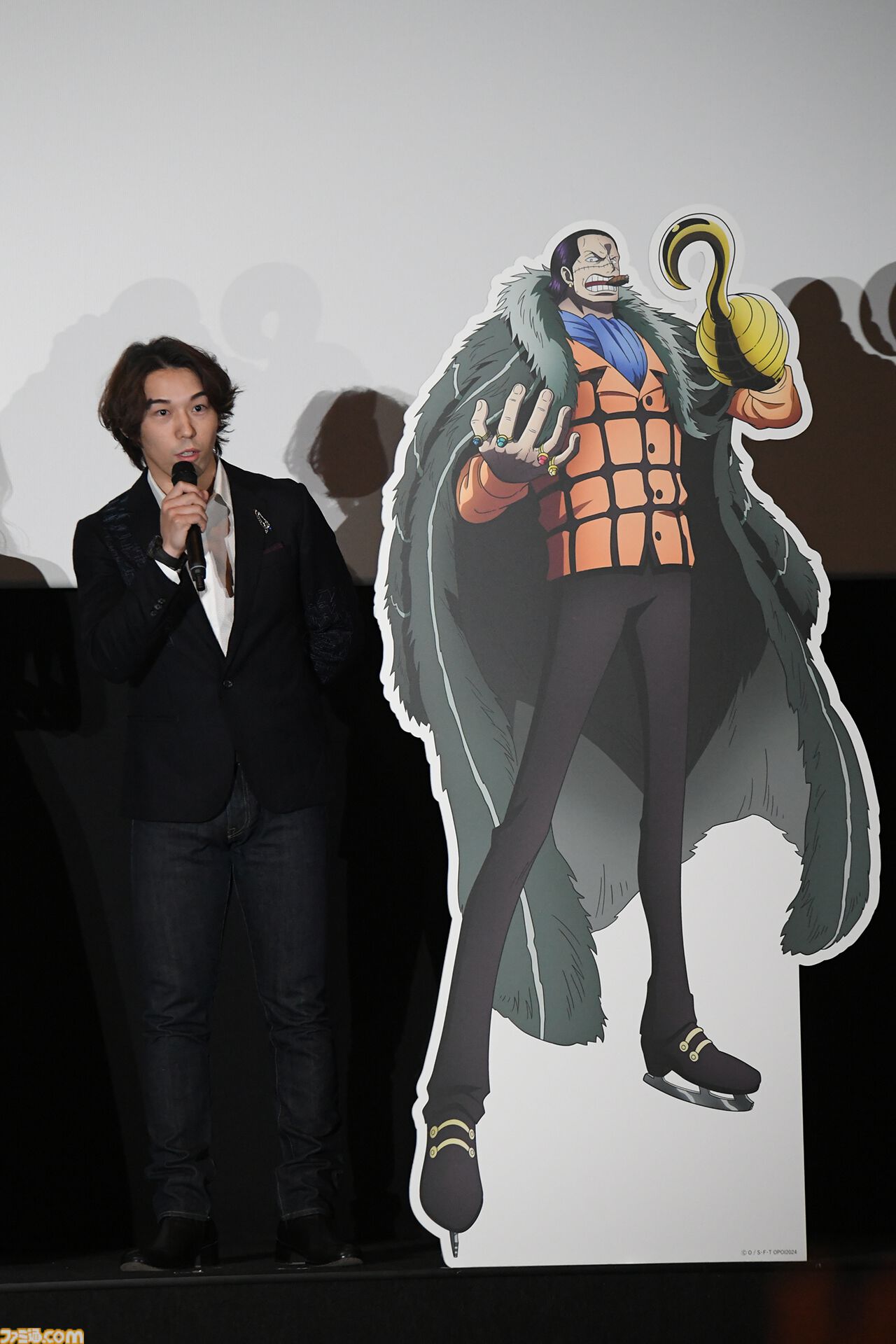 『ワンピース・オン・アイス』宇野昌磨さんとゲーマー4人がきゃっきゃする記事。殴る蹴るには物理法則が邪魔
