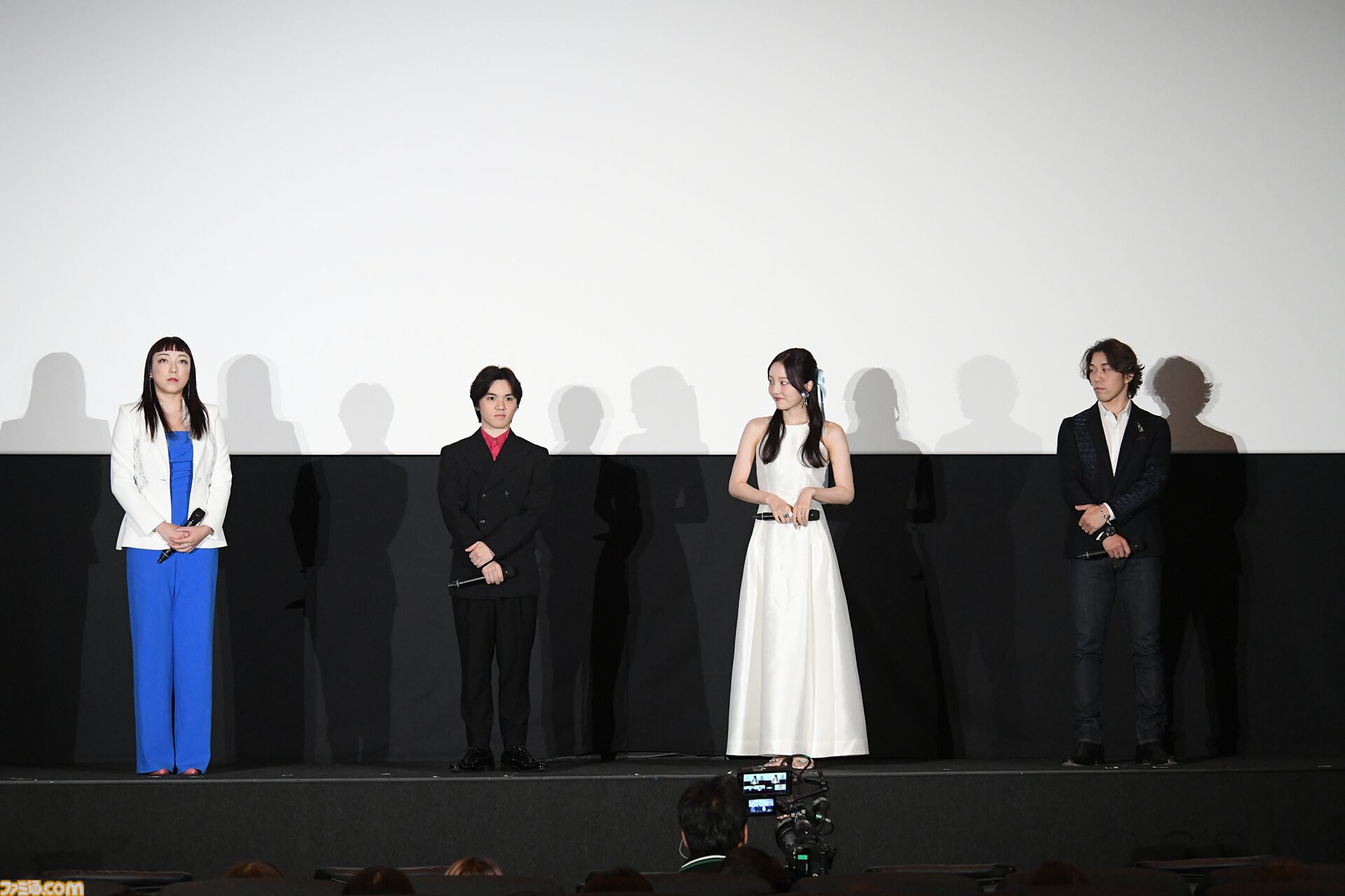 『ワンピース・オン・アイス』宇野昌磨さんとゲーマー4人がきゃっきゃする記事。殴る蹴るには物理法則が邪魔