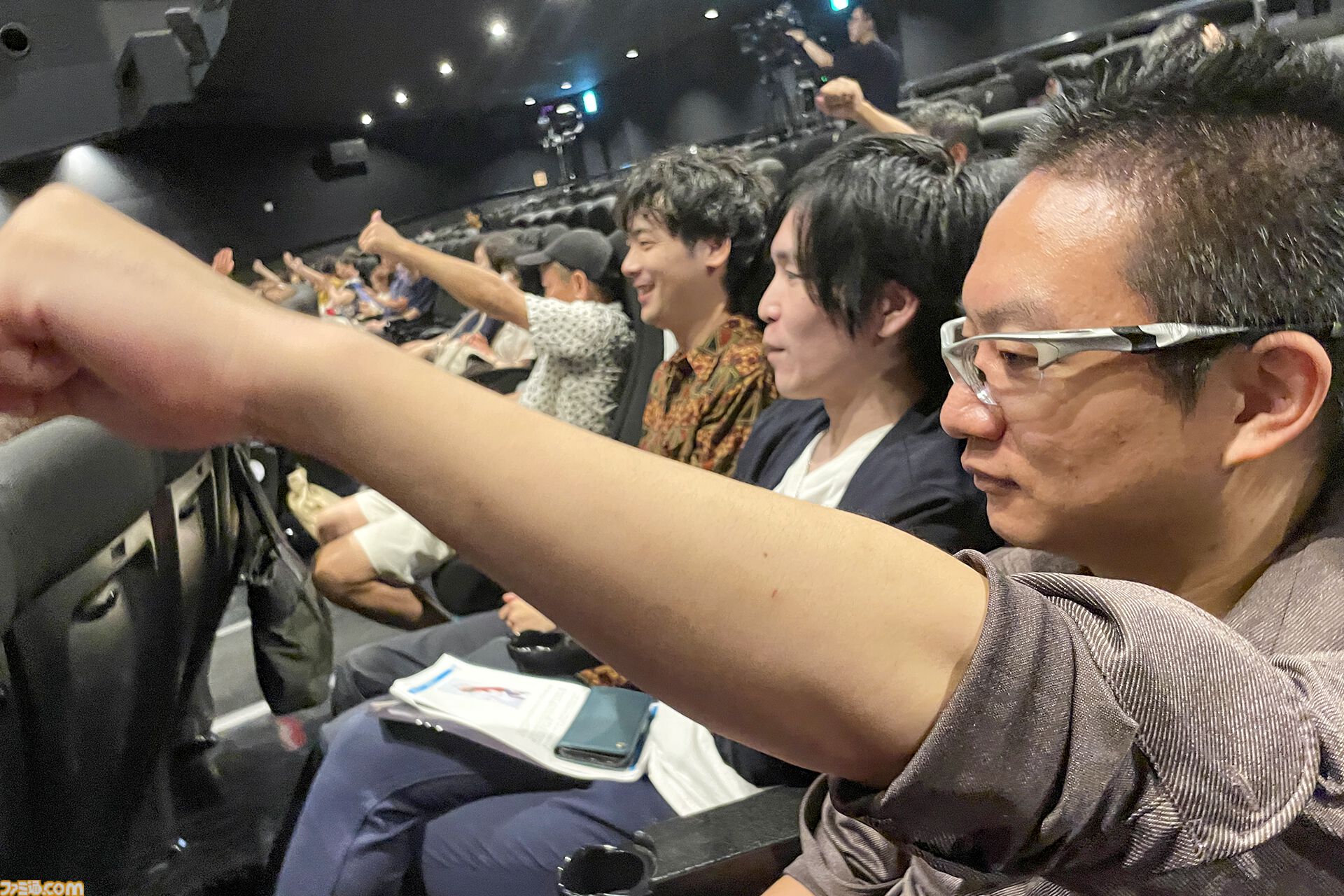 『ワンピース・オン・アイス』宇野昌磨さんとゲーマー4人がきゃっきゃする記事。殴る蹴るには物理法則が邪魔