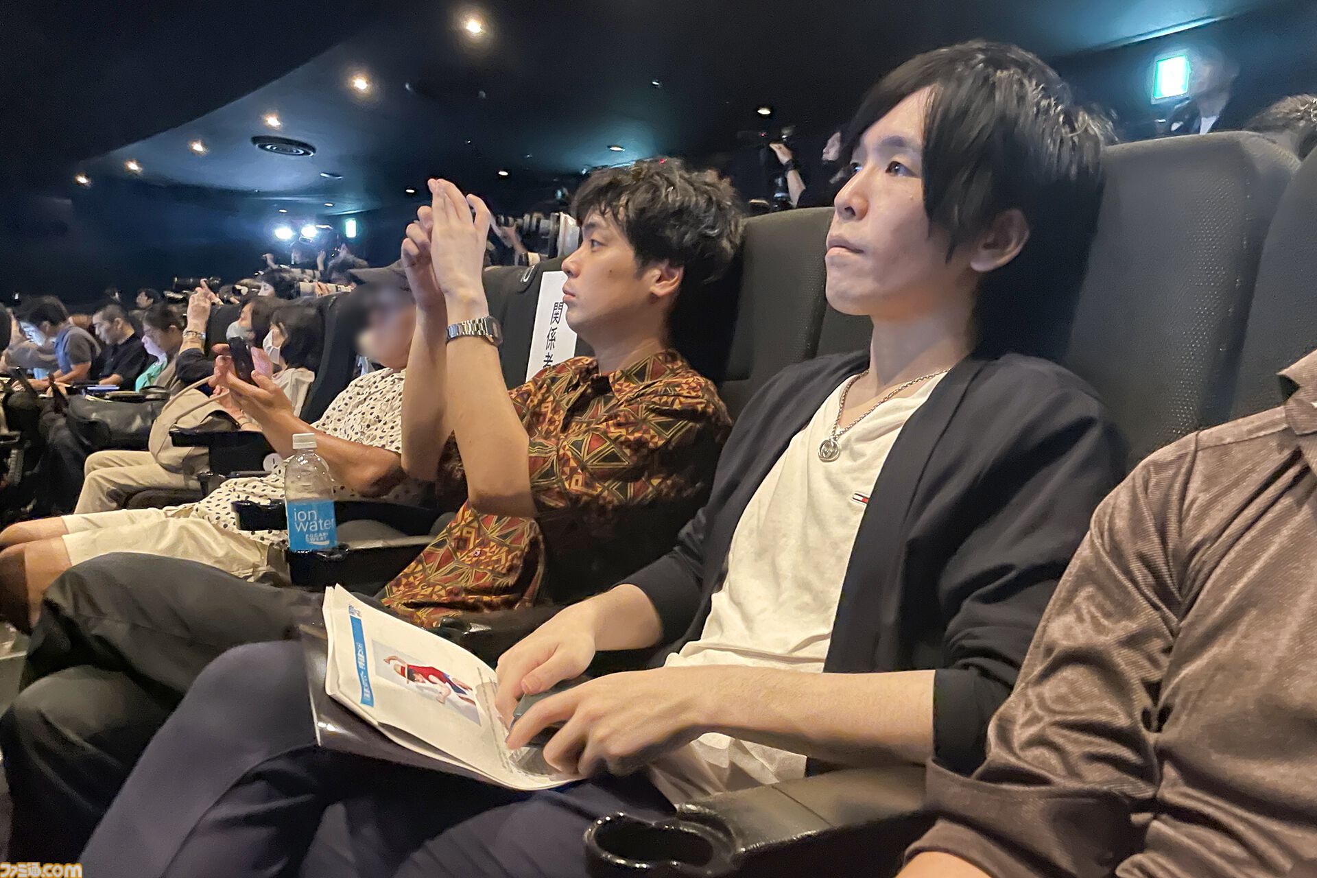 『ワンピース・オン・アイス』宇野昌磨さんとゲーマー4人がきゃっきゃする記事。殴る蹴るには物理法則が邪魔