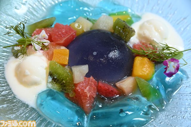 『ヘブバン』第3弾コラボカフェリポート。プロモーションムービーに心を揺さぶられながら夏らしい料理を満喫！ 水着キャラクターが店内を彩る