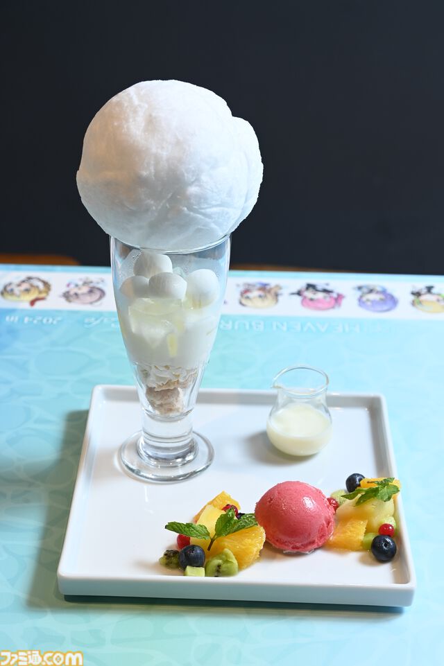 『ヘブバン』第3弾コラボカフェリポート。プロモーションムービーに心を揺さぶられながら夏らしい料理を満喫！ 水着キャラクターが店内を彩る