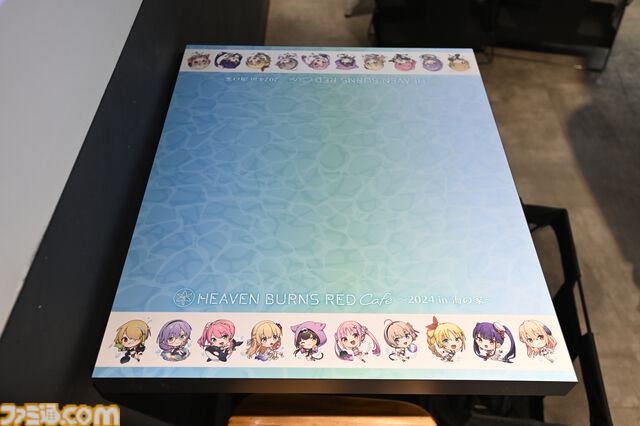 『ヘブバン』第3弾コラボカフェリポート。プロモーションムービーに心を揺さぶられながら夏らしい料理を満喫！ 水着キャラクターが店内を彩る