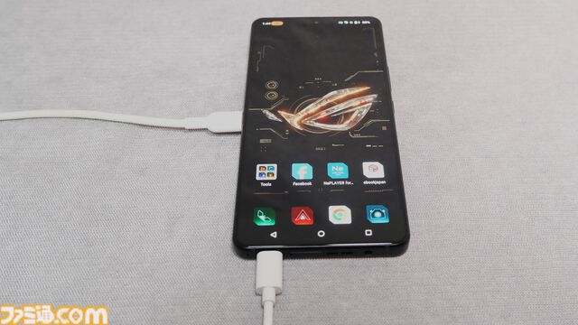 ASUSのゲーミングスマホROG Phone 8 Proをファミ通がクロスレビュー。パワフルなスペックと冷却がガチ過ぎてスゴい！