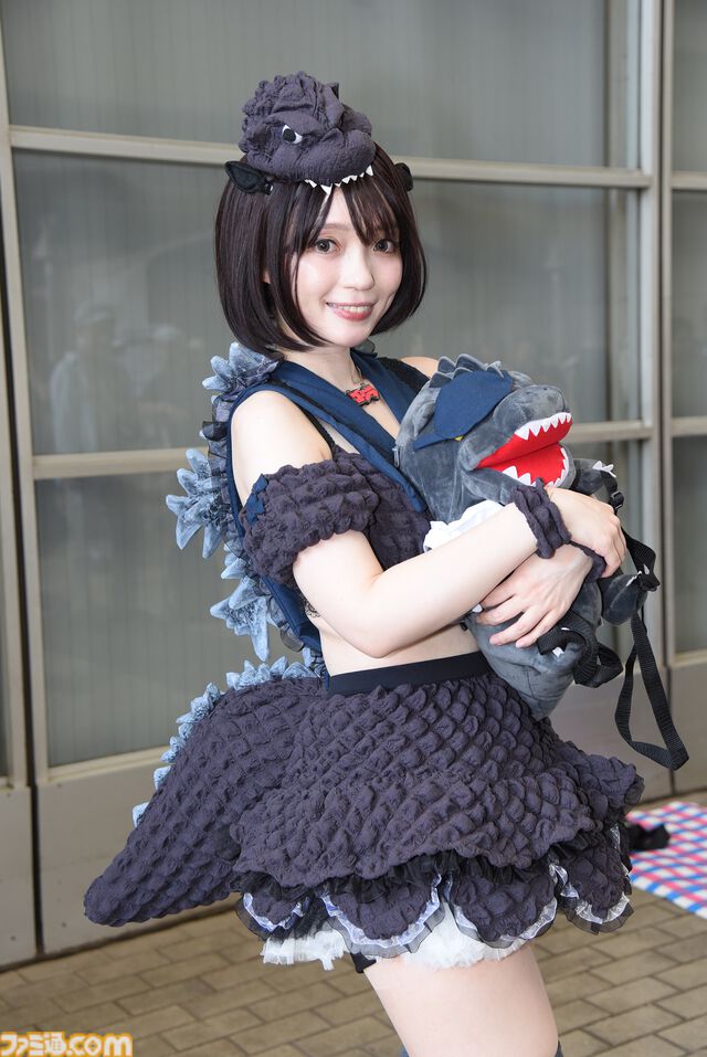 コミケ前にワンフェスのコスプレをどうぞ。『ゼンゼロ』から『キン肉マン』まで勢ぞろい！『ブルアカ』×『北斗の拳』トキの共演も熱い