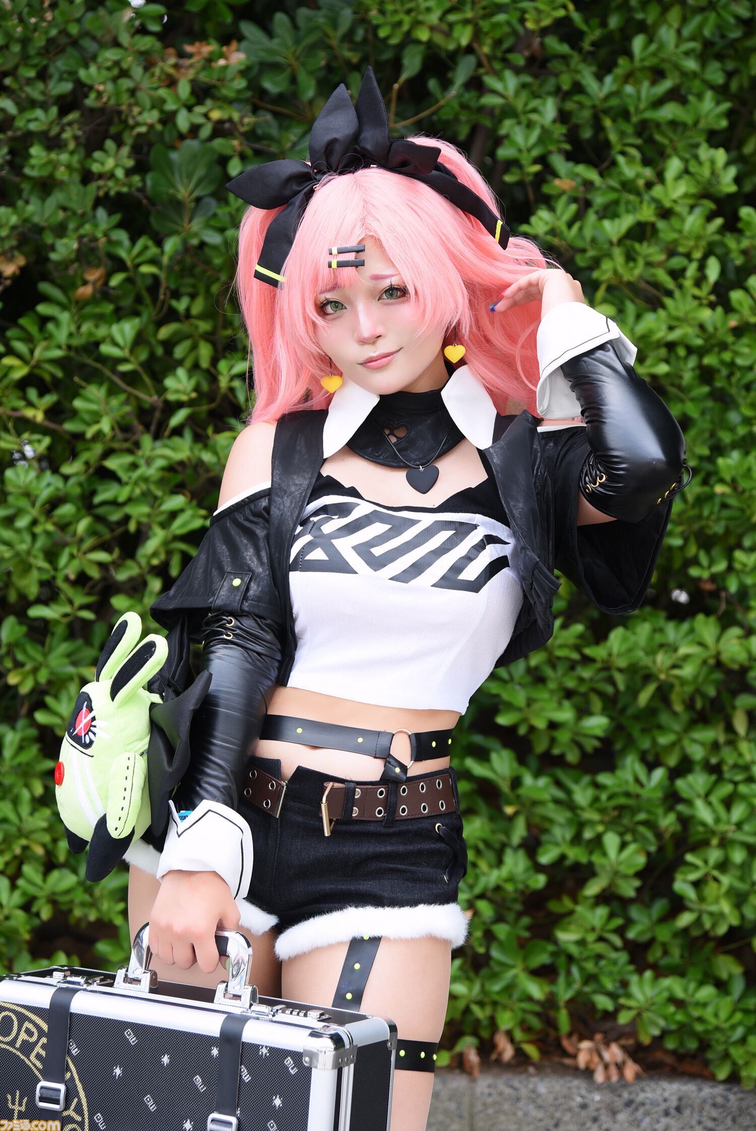 コミケ前にワンフェスのコスプレをどうぞ。『ゼンゼロ』から『キン肉マン』まで勢ぞろい！『ブルアカ』×『北斗の拳』トキの共演も熱い