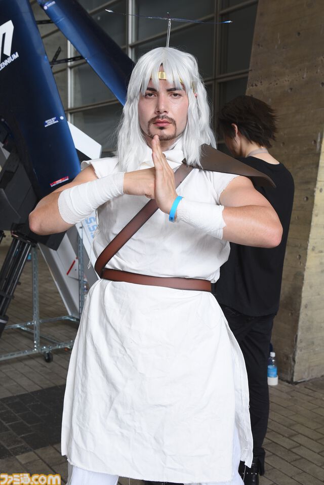 コミケ前にワンフェスのコスプレをどうぞ。『ゼンゼロ』から『キン肉マン』まで勢ぞろい！『ブルアカ』×『北斗の拳』トキの共演も熱い