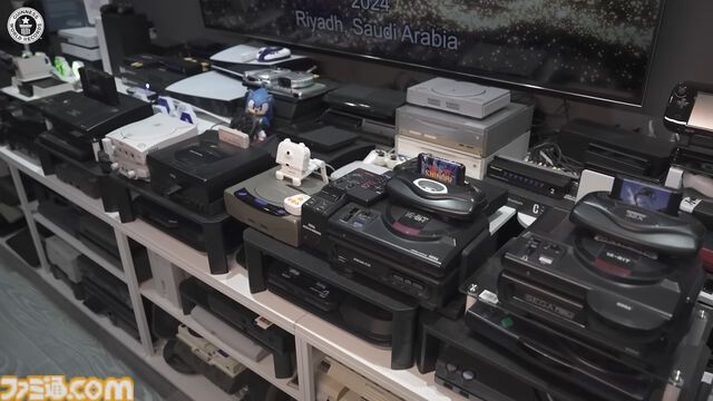 “1台のテレビに444台のゲーム機を接続”したゲームコレクターがギネス世界記録に認定。スイッチャーを切り替えれば、ありとあらゆるゲームが遊べる