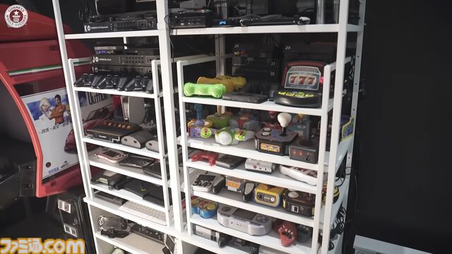“1台のテレビに444台のゲーム機を接続”したゲームコレクターがギネス世界記録に認定。スイッチャーを切り替えれば、ありとあらゆるゲームが遊べる