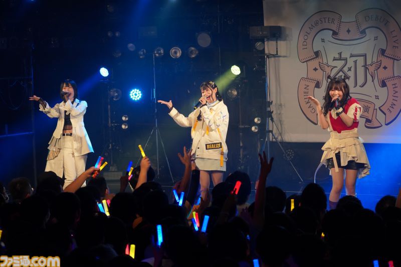 『学マス』デビューライブツアー“初声公演”（大阪）リポート。手毬のチワワな一面がのぞくキュートな楽曲や、ことねによる等身大のラブソングをサプライズ披露！