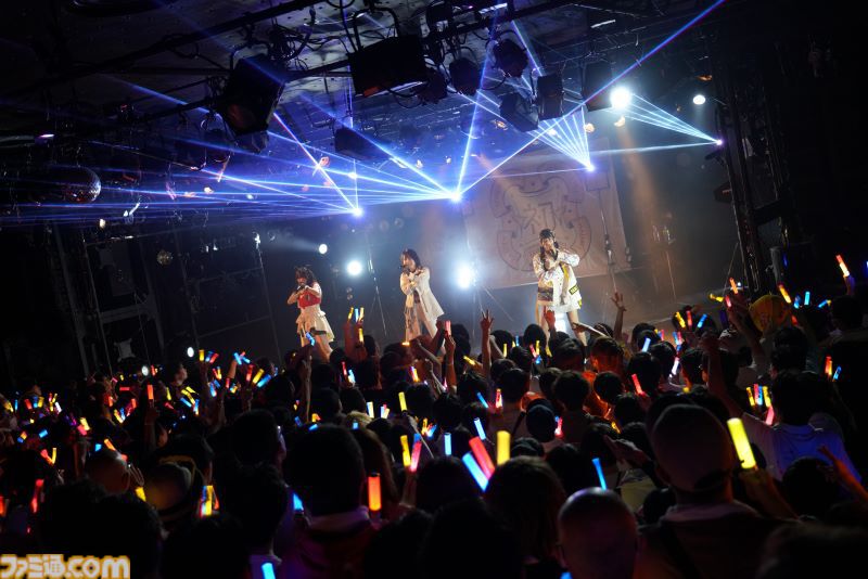 『学マス』デビューライブツアー“初声公演”（大阪）リポート。手毬のチワワな一面がのぞくキュートな楽曲や、ことねによる等身大のラブソングをサプライズ披露！