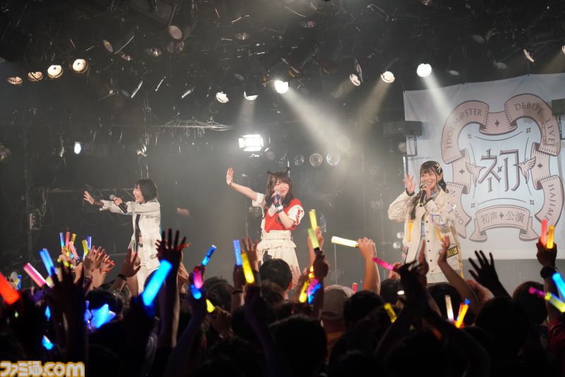 『学マス』デビューライブツアー“初声公演”（大阪）リポート。手毬のチワワな一面がのぞくキュートな楽曲や、ことねによる等身大のラブソングをサプライズ披露！